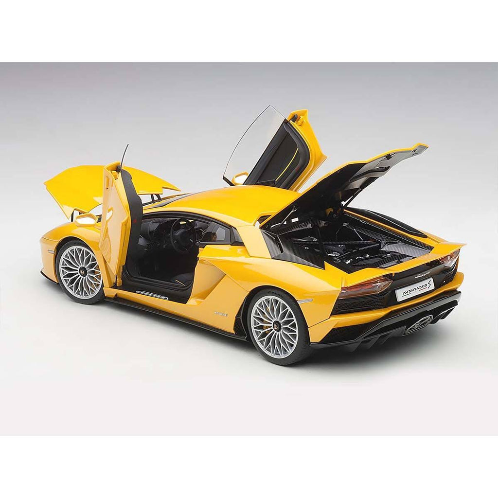 1/18 Model Car F678731