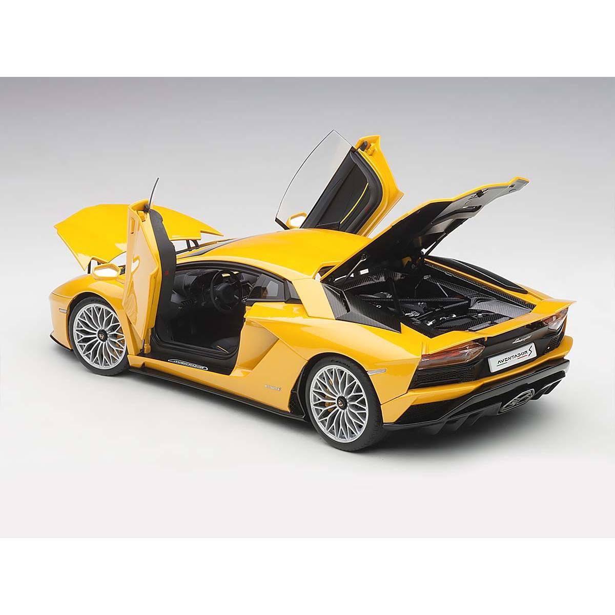 1/18 Model Car F678731