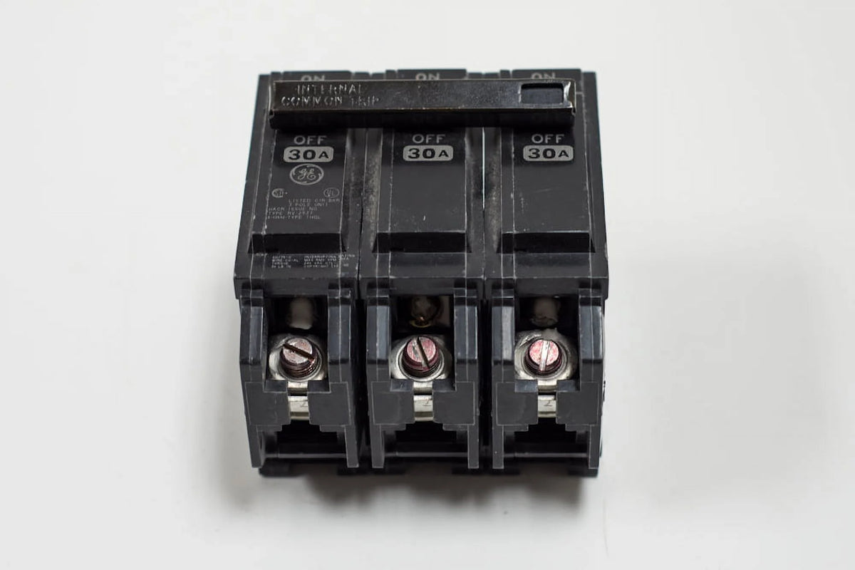 25A Plug In Circuit Breaker V444