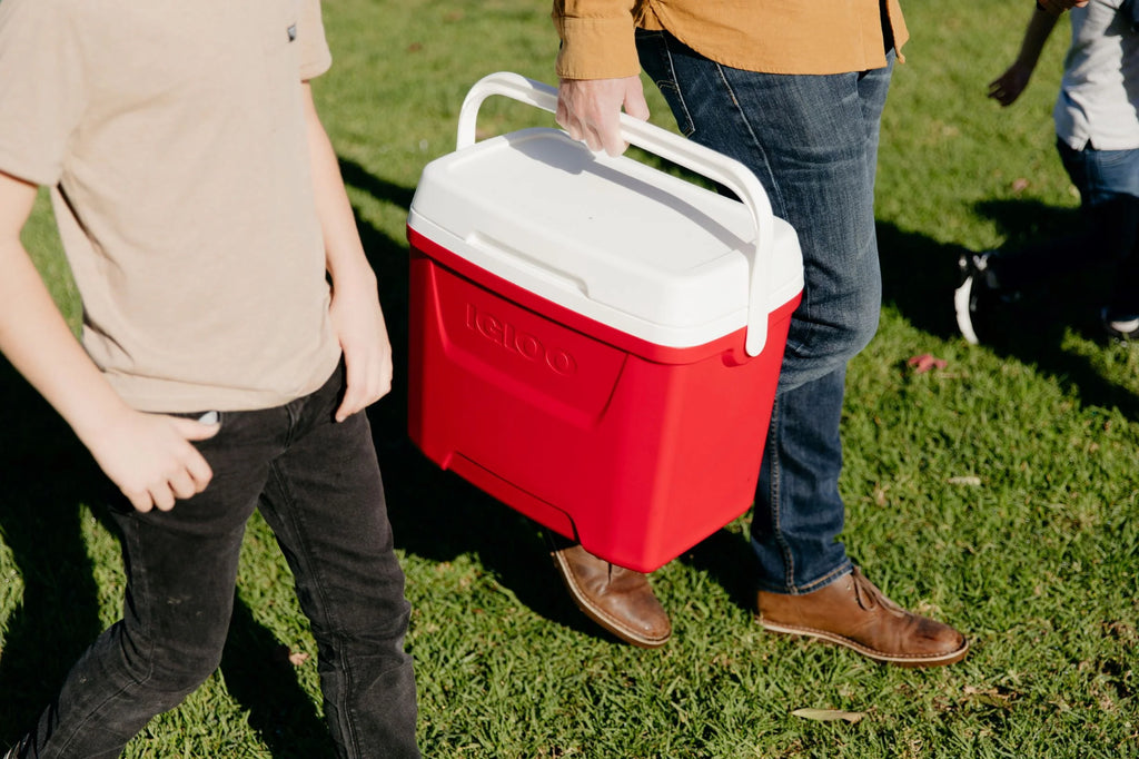 28 QT Red Ice Chest Cooler P389031